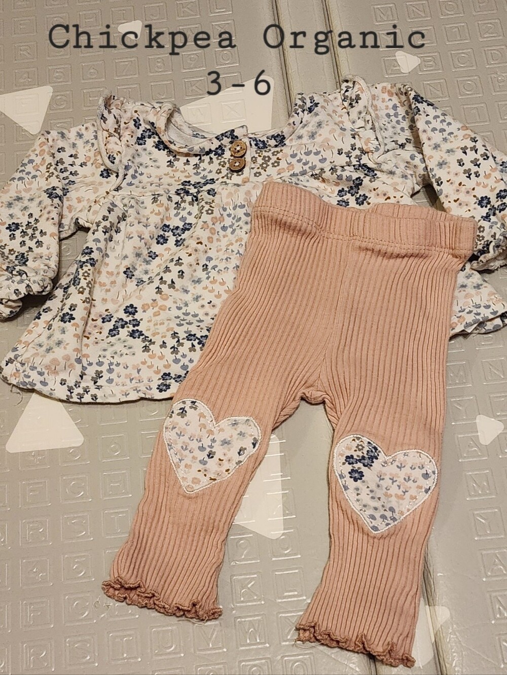 Chickpea Organic Floral Top & Pink Ribbed Heart Leggings 3-6 Months {{O!